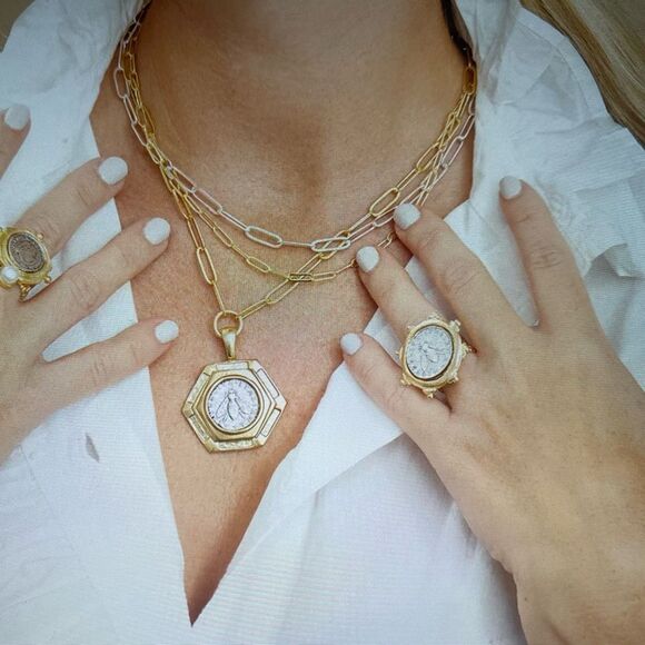 - - - - Susan shaw bee ring - Picture 2 of 6